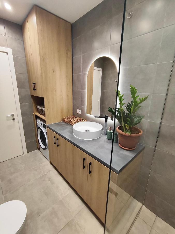 شقة Modern Style 2Br-Apt - 10Min To Skanderbeg Square تيرانا المظهر الخارجي الصورة